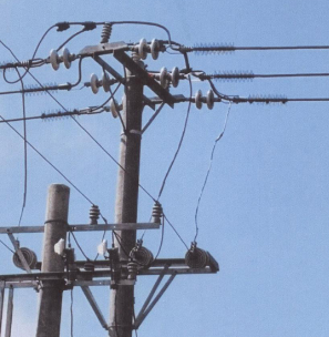 铝合金悬垂线夹使用要领：