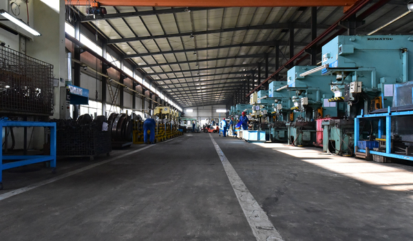 架线支架金具：电力系统中的多功能守护者